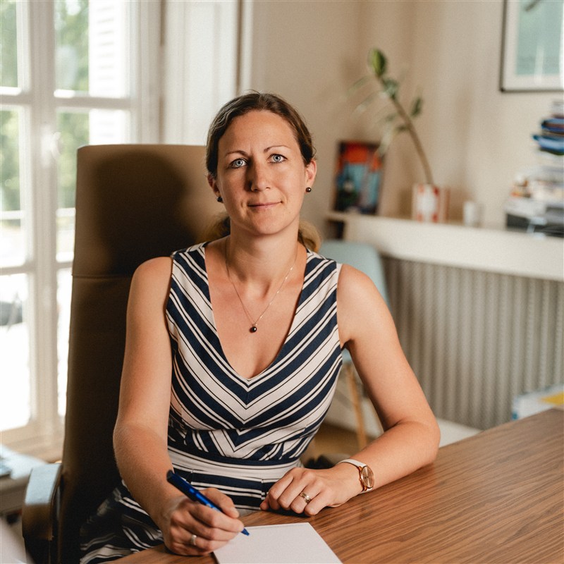 Aline Morisseau, Notaire associé